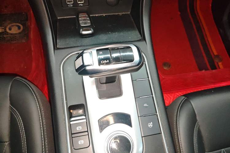 Used Great Wall Poer 2019 2.0T Automatic Gasoline 4x4 Comfort Edition GW4C20B Gear Lever