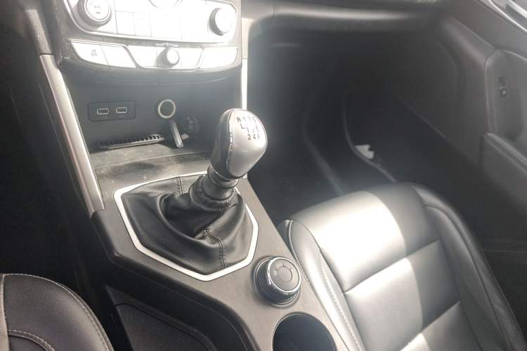 Used Great Wall Poer 2019 2.0T Commercial Version Manual Diesel 4x4 Elite Long-Box GW4D20M Gear Lever