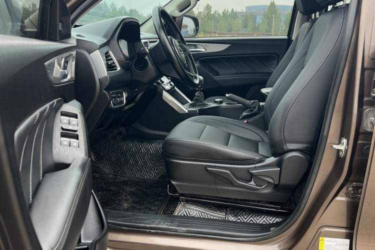 Used Great Wall Poer 2019 2.0T Commercial Version Manual Diesel 4x4 Elite Long-Box GW4D20M Interior 2