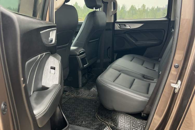 Used Great Wall Poer 2019 2.0T Commercial Version Manual Diesel 4x4 Elite Long-Box GW4D20M Interior 3