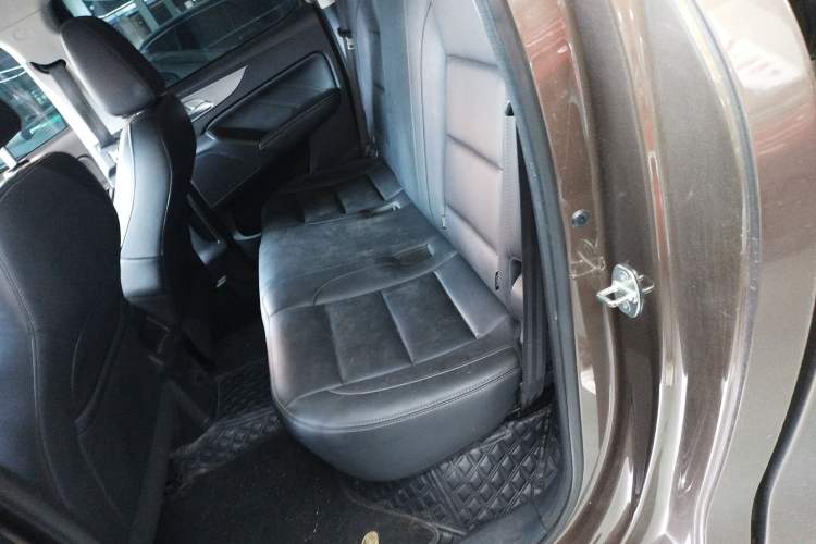 Used Great Wall Poer 2019 2.0T Commercial Version Automatic Gasoline Two-Wheel Drive Elite Trim with Long Bed – GW4C20B Interior 4
