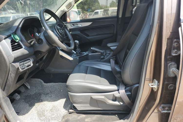 Used Great Wall Poer 2019 2.0T Commercial Version Manual Diesel Two-Wheel Drive Elite Long-Box GW4D20M Left Front Seat