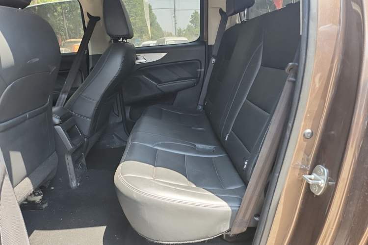 Used Great Wall Poer 2019 2.0T Commercial Version Manual Diesel Two-Wheel Drive Elite Long-Box GW4D20M Left Rear Seat