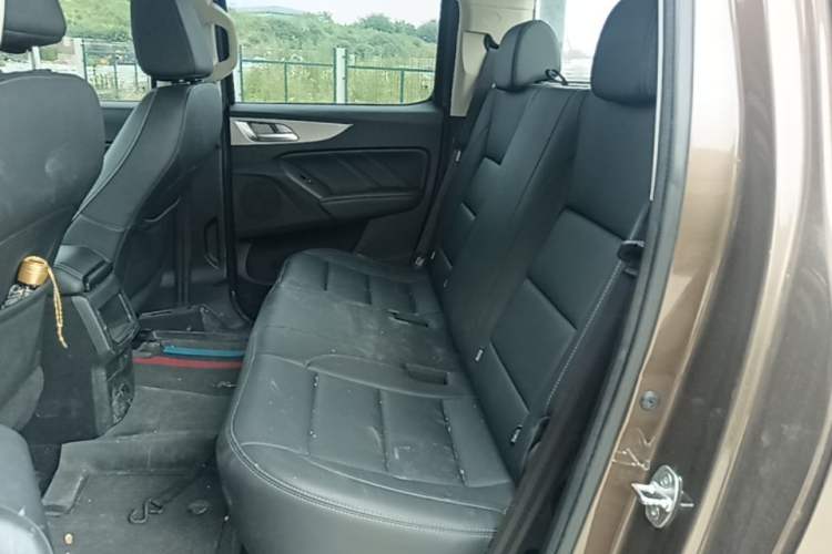 Used Great Wall Poer 2019 2.0T Commercial Version Automatic Gasoline Two-Wheel Drive Elite Trim with Long Bed – GW4C20B Left Rear Seat