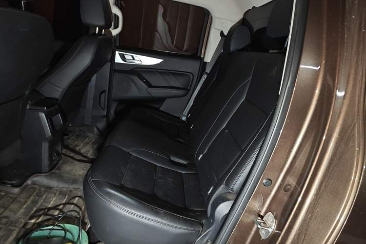 Used Great Wall Poer 2019 2.0T Commercial Version Automatic Gasoline Two-Wheel Drive Elite Trim with Long Bed – GW4C20B Left Rear Seat