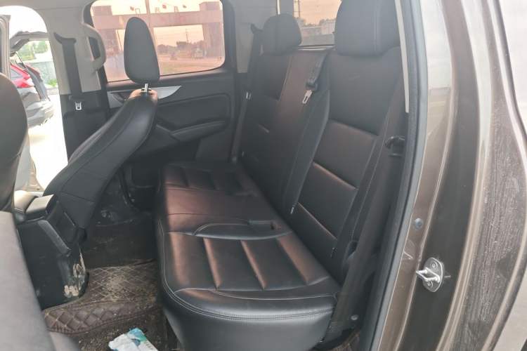 Used Great Wall Poer 2019 2.0T Commercial Version Manual Diesel Two-Wheel Drive Elite Standard Box GW4D20M Left Rear Seat