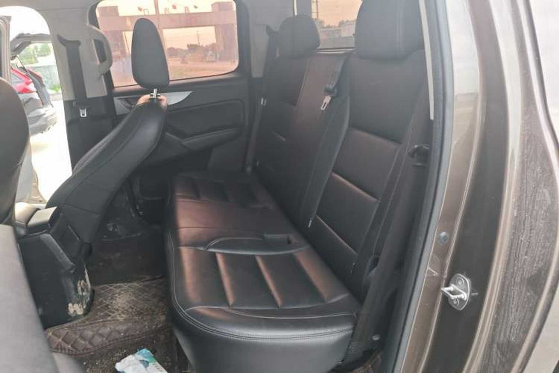 Used Great Wall Poer 2019 2.0T Commercial Version Manual Diesel Two-Wheel Drive Elite Standard Box GW4D20M Left Rear Seat