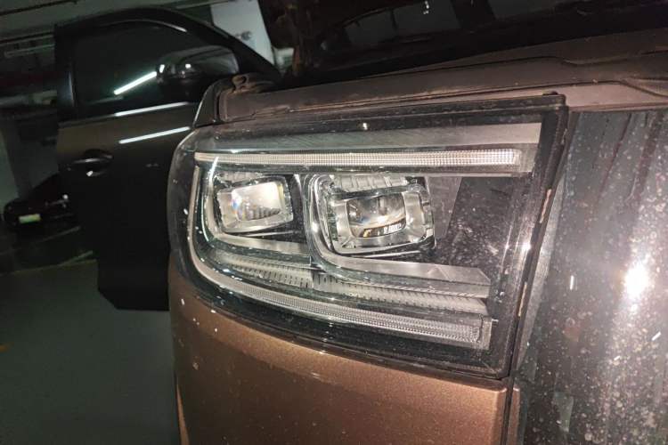 Used Great Wall Poer 2019 2.0T Automatic Gasoline 4x4 Sport Edition GW4C20B Right Front Headlight