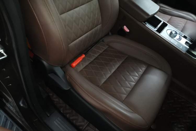 Used Great Wall Poer 2019 2.0T Automatic Gasoline 4x4 Sport Edition GW4C20B Right Front Seat