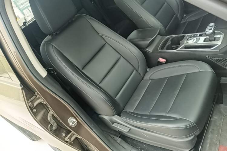 Used Great Wall Poer 2019 2.0T Commercial Version Automatic Gasoline Two-Wheel Drive Elite Trim with Long Bed – GW4C20B Right Front Seat