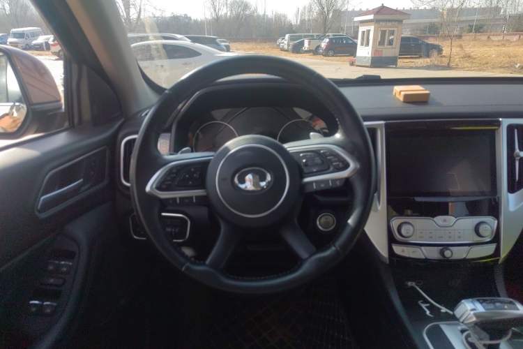 Used Great Wall Poer 2019 2.0T Automatic Gasoline Two-Wheel Drive Comfort Edition GW4C20B Steering Wheel