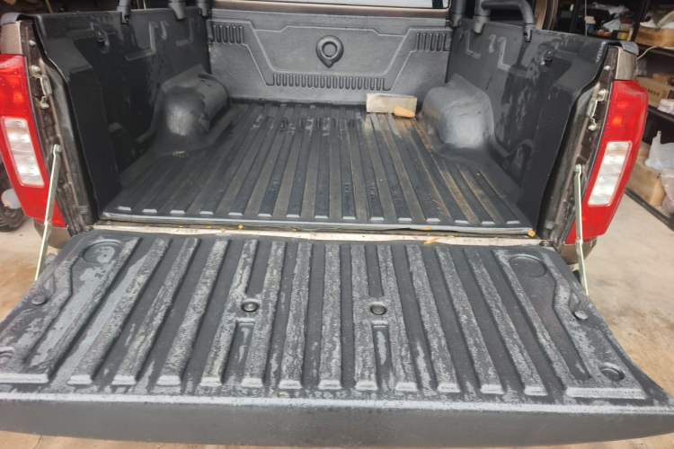 Used Great Wall Poer 2019 2.0T Commercial Version Manual Diesel 4x4 Elite Long-Box GW4D20M Trunk