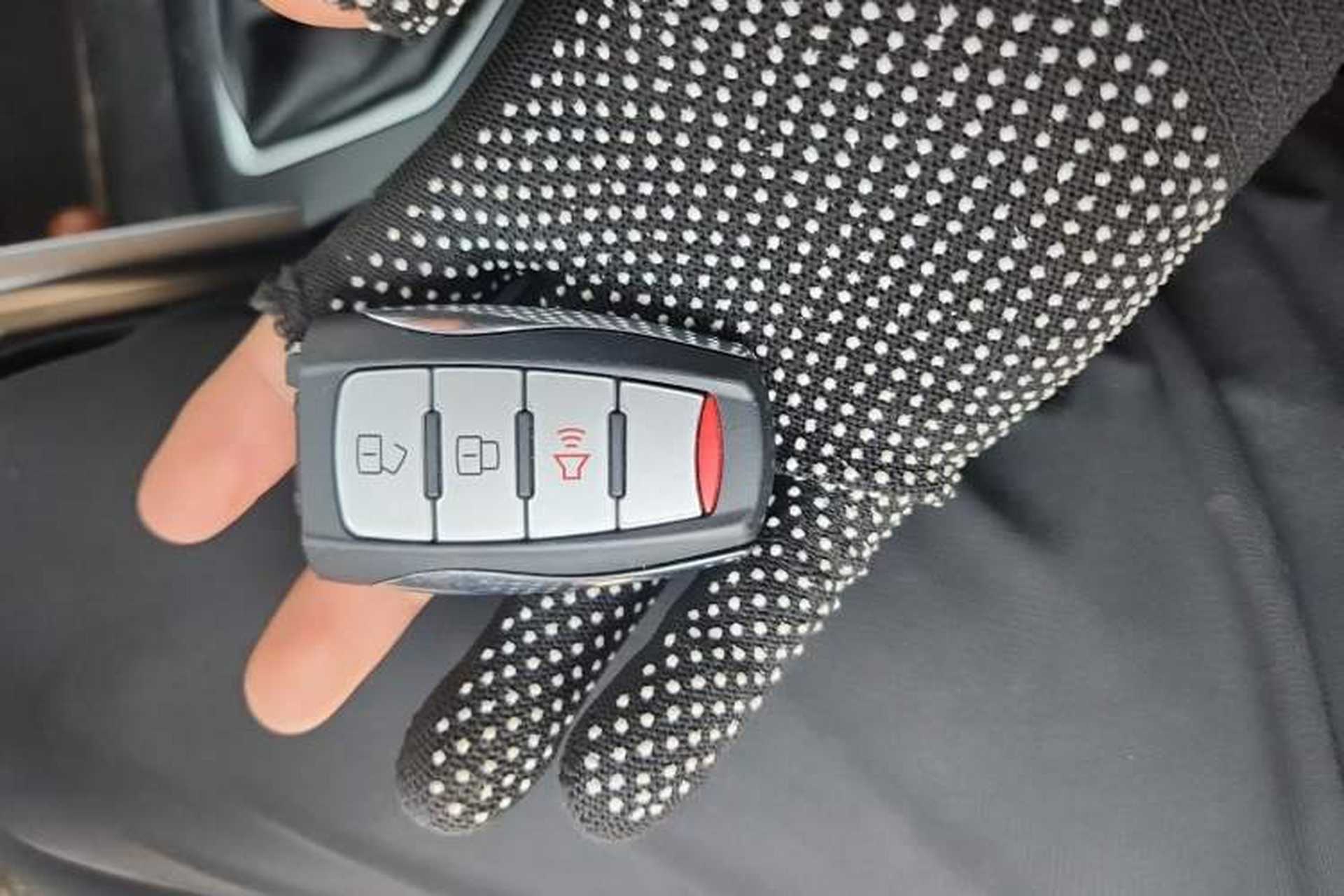 Used Great Wall Poer 2019 2.0T Commercial Version Manual Diesel Two-Wheel Drive Elite Long-Box GW4D20M Vehicle Key