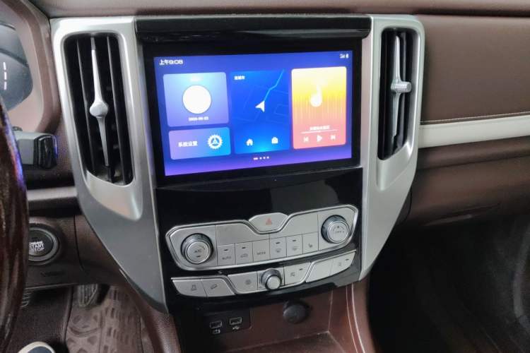 Used Great Wall Poer 2019 2.0T Automatic Gasoline 4x4 Premium Edition GW4C20B Audio And AC Panel