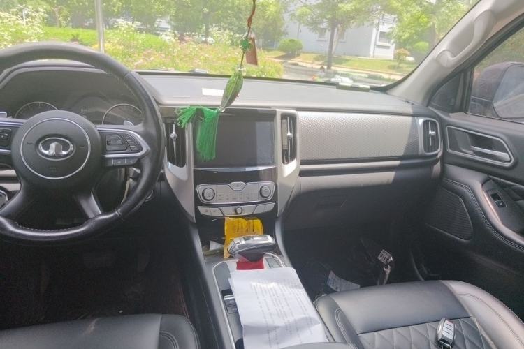 Used Great Wall Poer 2019 2.0T Automatic Gasoline Two-Wheel Drive Comfort Edition GW4C20B Center Console