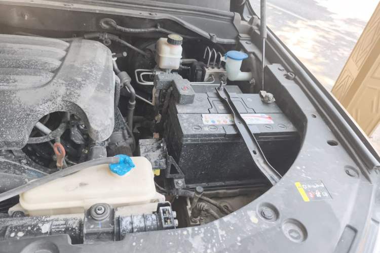 Used Great Wall Poer 2019 2.0T Commercial Version Manual Diesel 4x4 Elite Long-Box GW4D20M Engine Bay Left