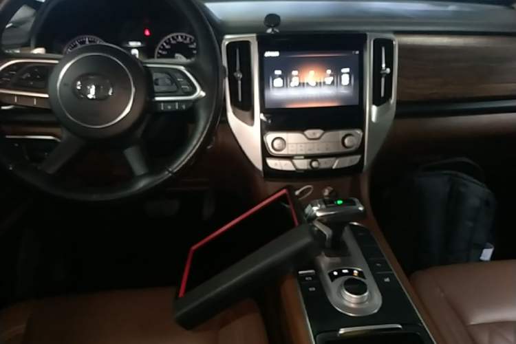 Used Great Wall Poer 2019 2.0T Automatic Gasoline 4x4 Sport Edition GW4C20B Audio And AC Panel