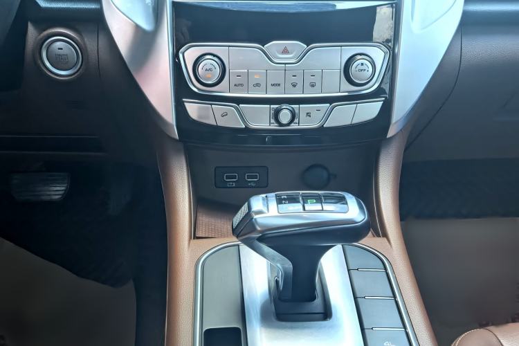 Used Great Wall Poer 2019 2.0T Automatic Gasoline 4x4 Comfort Edition GW4C20B Gear Lever