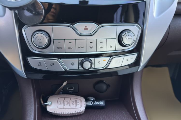 Used Great Wall Poer 2019 2.0T Automatic Gasoline 4x4 Premium Edition GW4C20B Interior 7