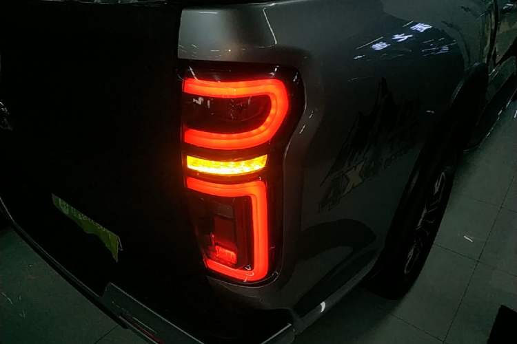 Used Great Wall Poer 2019 2.0T Automatic Gasoline 4x4 Sport Edition GW4C20B Right Rear Taillight