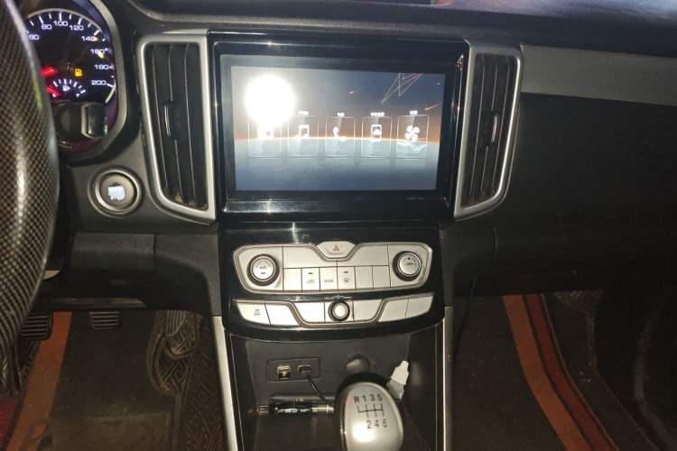 Used Great Wall Poer 2019 2.0T Commercial Version Manual Diesel 4x4 Elite Long-Box GW4D20M Audio And AC Panel