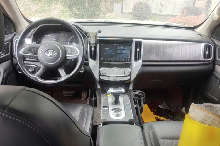 Used Great Wall Poer 2019 2.0T Automatic Gasoline Two-Wheel Drive Comfort Edition GW4C20B Center Console