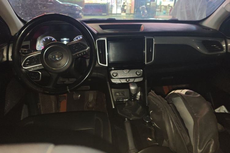 Used Great Wall Poer 2019 2.0T Commercial Version Manual Diesel 4x4 Elite Long-Box GW4D20M Center Console