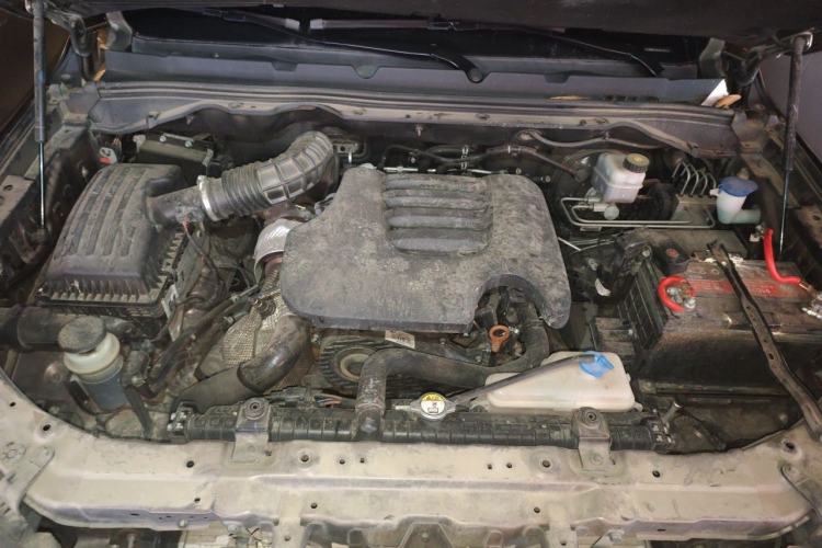 Used Great Wall Poer 2019 2.0T Commercial Version Manual Diesel 4x4 Elite Long-Box GW4D20M Engine Bay
