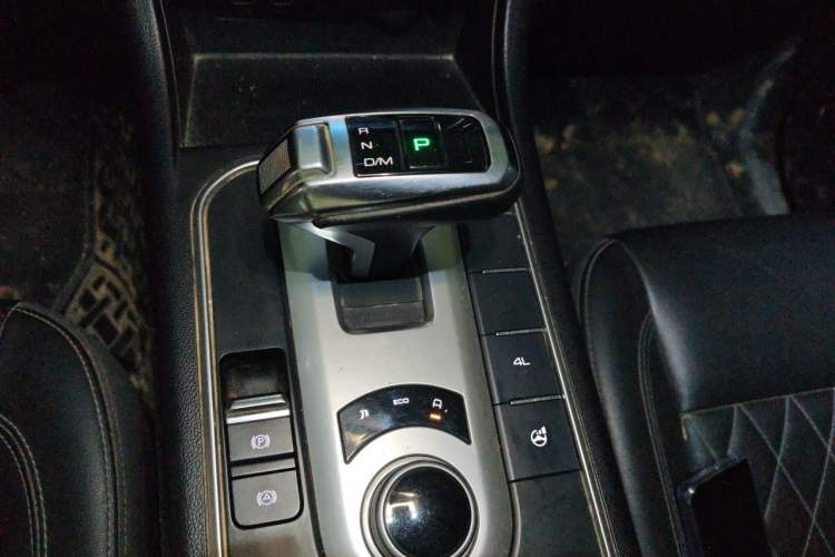 Used Great Wall Poer 2019 2.0T Automatic Gasoline 4x4 Comfort Edition GW4C20B Gear Lever