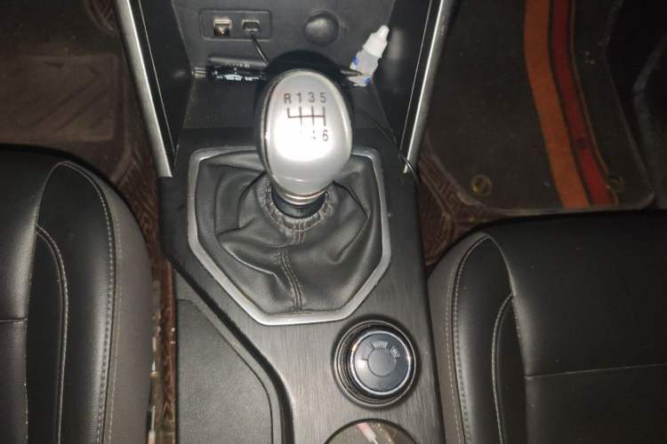 Used Great Wall Poer 2019 2.0T Commercial Version Manual Diesel 4x4 Elite Long-Box GW4D20M Gear Lever