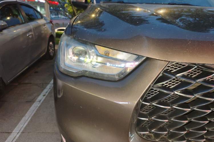 Used Great Wall Poer 2019 2.0T Commercial Version Manual Diesel 4x4 Elite Long-Box GW4D20M Right Front Headlight