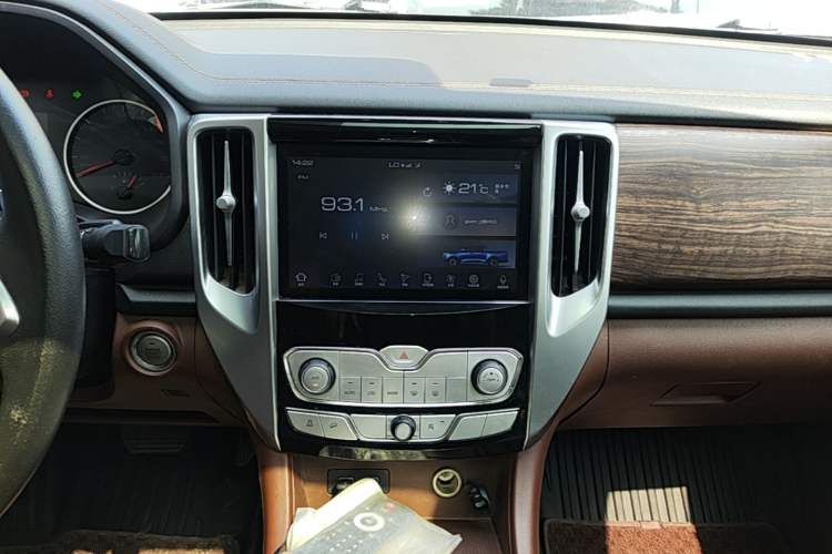 Used Great Wall Poer 2019 2.0T Automatic Gasoline 4x4 Sport Edition GW4C20B Audio And AC Panel