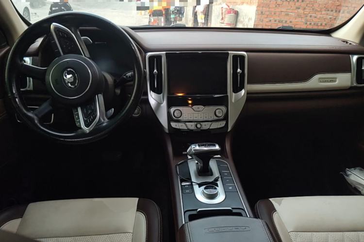 Used Great Wall Poer 2019 2.0T Automatic Gasoline 4x4 Premium Edition GW4C20B Center Console