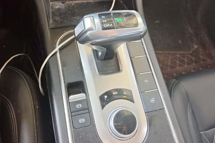 Used Great Wall Poer 2019 2.0T Automatic Gasoline 4x4 Comfort Edition GW4C20B Gear Lever