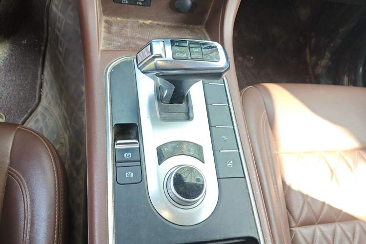 Used Great Wall Poer 2019 2.0T Automatic Gasoline 4x4 Sport Edition GW4C20B Gear Lever