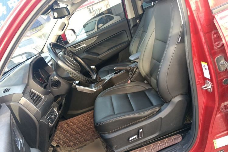 Used Great Wall Poer 2019 2.0T Commercial Version Manual Diesel Two-Wheel Drive Navigation Type Long Bed GW4D20M Left Front Seat