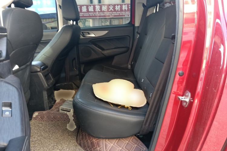 Used Great Wall Poer 2019 2.0T Commercial Version Manual Diesel Two-Wheel Drive Navigation Type Long Bed GW4D20M Left Rear Seat