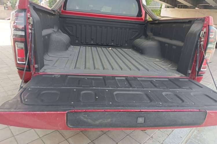 Used Great Wall Poer 2019 2.0T Automatic Gasoline 4x4 Premium Edition GW4C20B Trunk