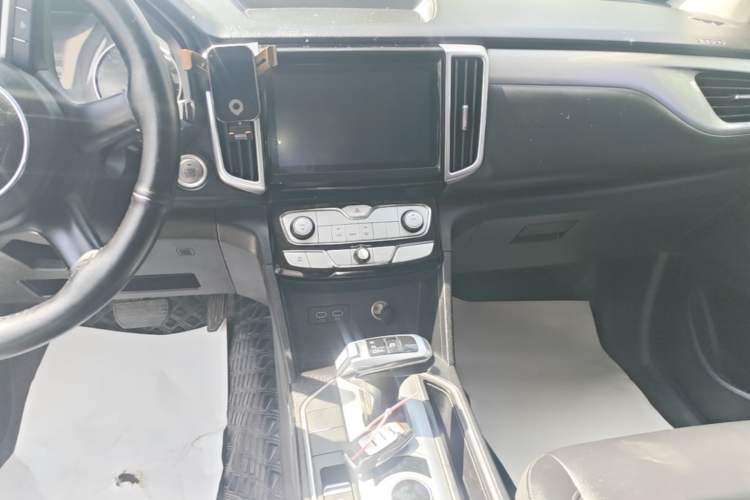 Used Great Wall Poer 2019 2.0T Commercial Version Automatic Gasoline Two-Wheel Drive Elite Trim with Long Bed – GW4C20B Audio And AC Panel