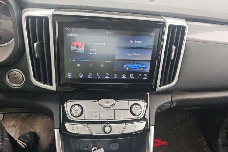 Used Great Wall Poer 2019 2.0T Commercial Version Manual Diesel 4x4 Elite Standard Box GW4D20M Audio And AC Panel