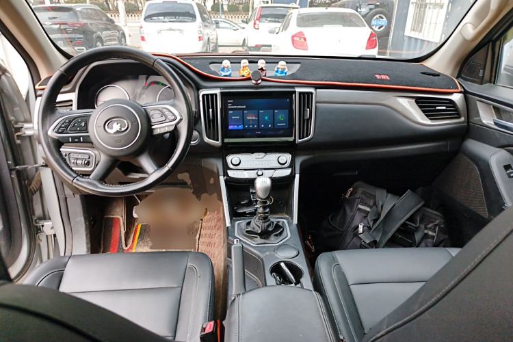 Used Great Wall Poer 2019 2.0T Commercial Version Manual Diesel Two-Wheel Drive Navigation Type Long Bed GW4D20M Center Console