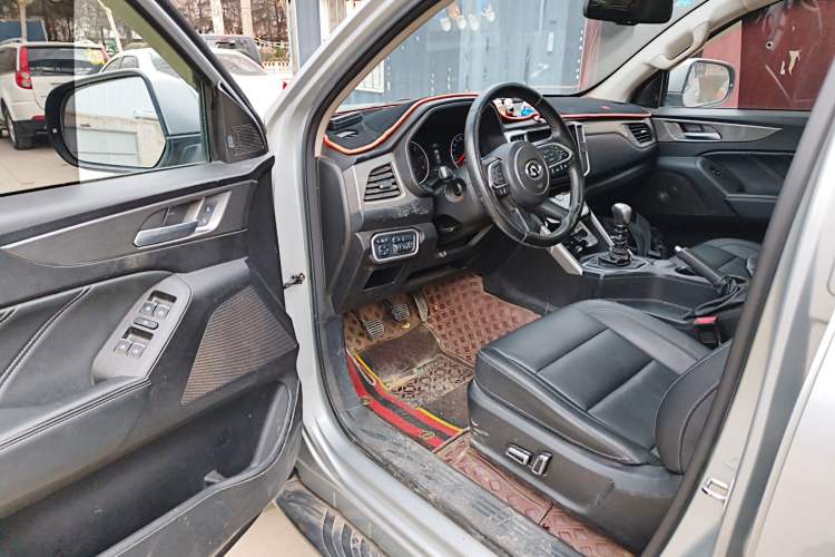 Used Great Wall Poer 2019 2.0T Commercial Version Manual Diesel Two-Wheel Drive Navigation Type Long Bed GW4D20M Driver Seat