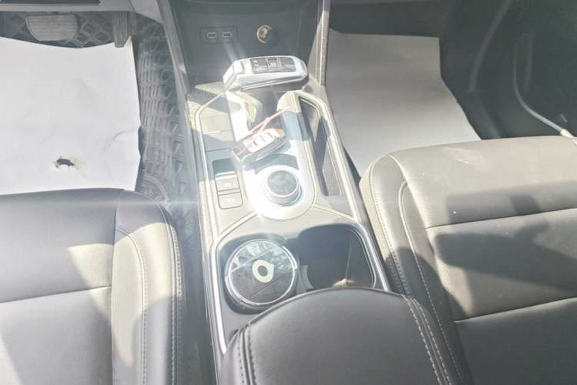 Used Great Wall Poer 2019 2.0T Commercial Version Automatic Gasoline Two-Wheel Drive Elite Trim with Long Bed – GW4C20B Gear Lever