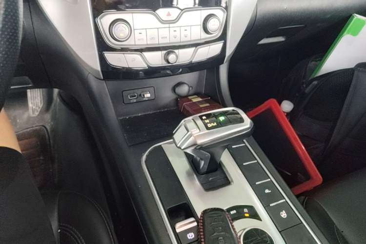 Used Great Wall Poer 2019 2.0T Automatic Gasoline 4x4 Comfort Edition GW4C20B Gear Lever