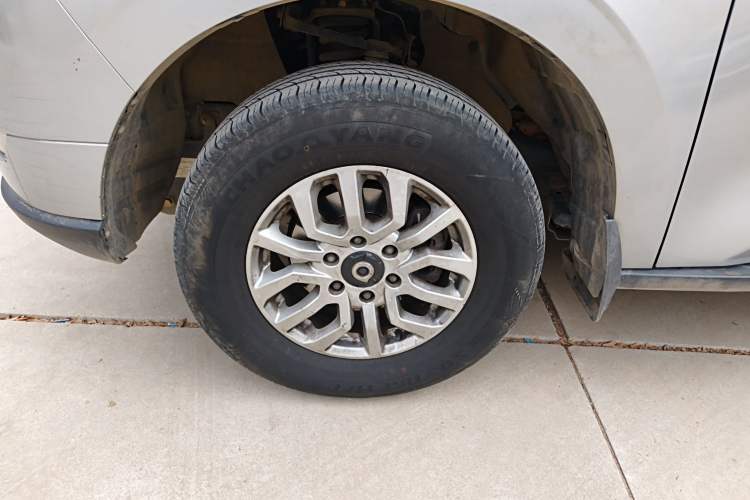 Used Great Wall Poer 2019 2.0T Commercial Version Manual Diesel Two-Wheel Drive Navigation Type Long Bed GW4D20M Left Front Wheel Hub