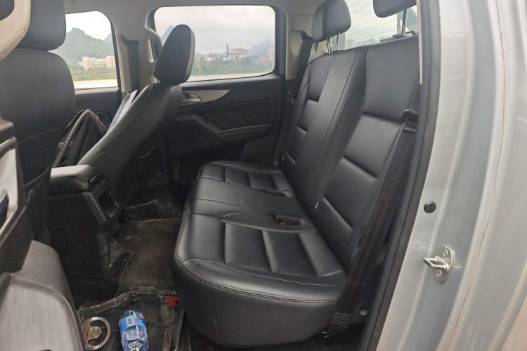 Used Great Wall Poer 2019 2.0T Commercial Version Manual Diesel 4x4 Elite Standard Box GW4D20M Left Rear Seat