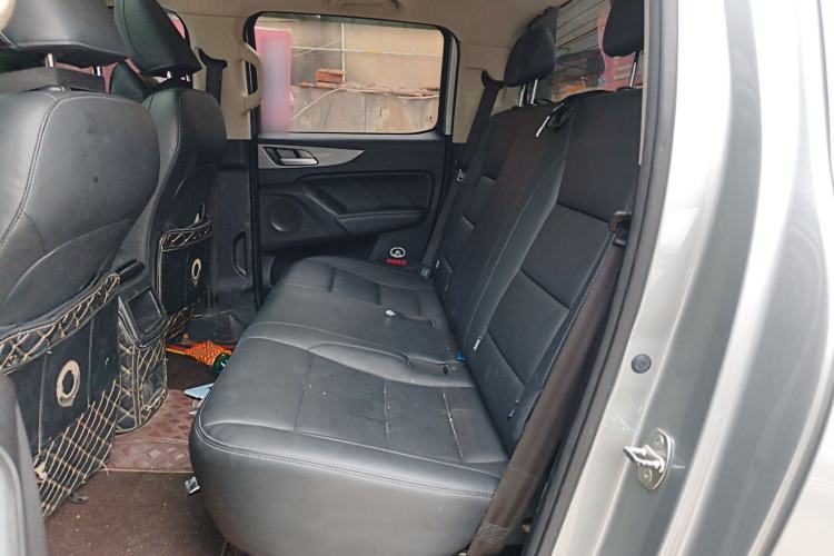 Used Great Wall Poer 2019 2.0T Commercial Version Manual Diesel Two-Wheel Drive Navigation Type Long Bed GW4D20M Left Rear Seat