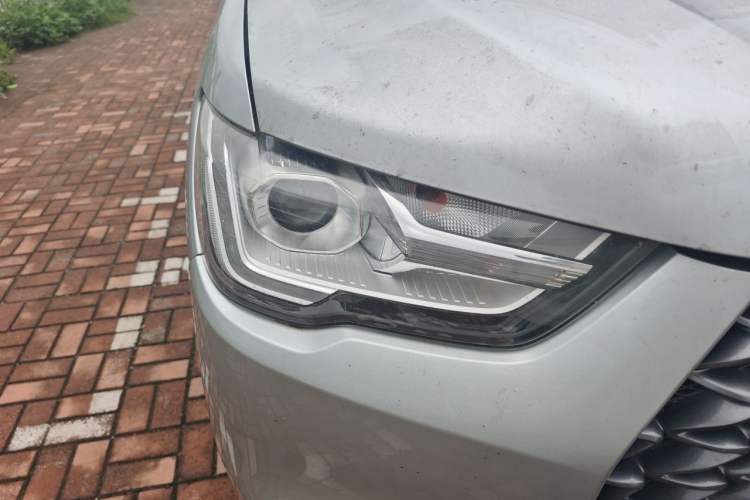 Used Great Wall Poer 2019 2.0T Commercial Version Manual Diesel 4x4 Elite Standard Box GW4D20M Right Front Headlight