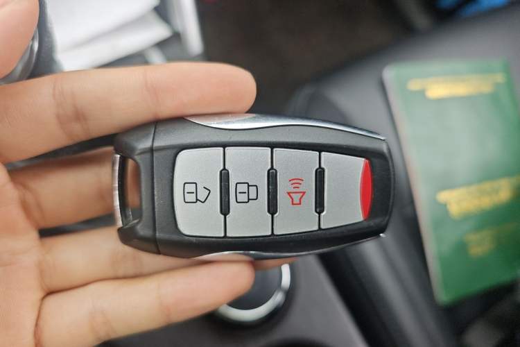 Used Great Wall Poer 2019 2.0T Commercial Version Manual Diesel 4x4 Elite Standard Box GW4D20M Vehicle Key