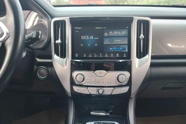 Used Great Wall Poer 2019 2.0T Automatic Gasoline 4x4 Comfort Edition GW4C20B Audio And AC Panel